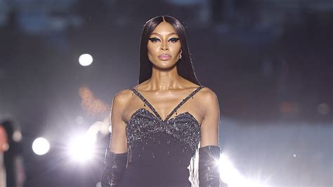 défilé versace automne hiver 2023|5 choses à retenir du défilé Versace automne.